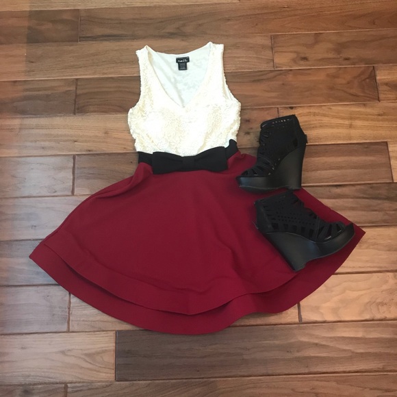 Rue21 Dresses & Skirts - Cream and Red Bowed Dress